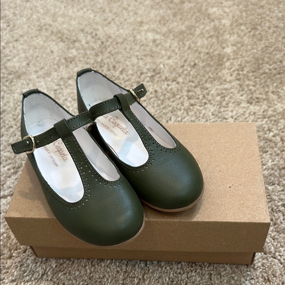 Green Dress Shoes with Elegant Strap Design